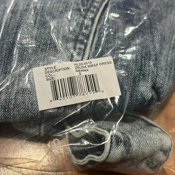 NWT Retrofête Zelda Dress Sienna Denim Wrap Styling Size Small - Picture 7 of 7